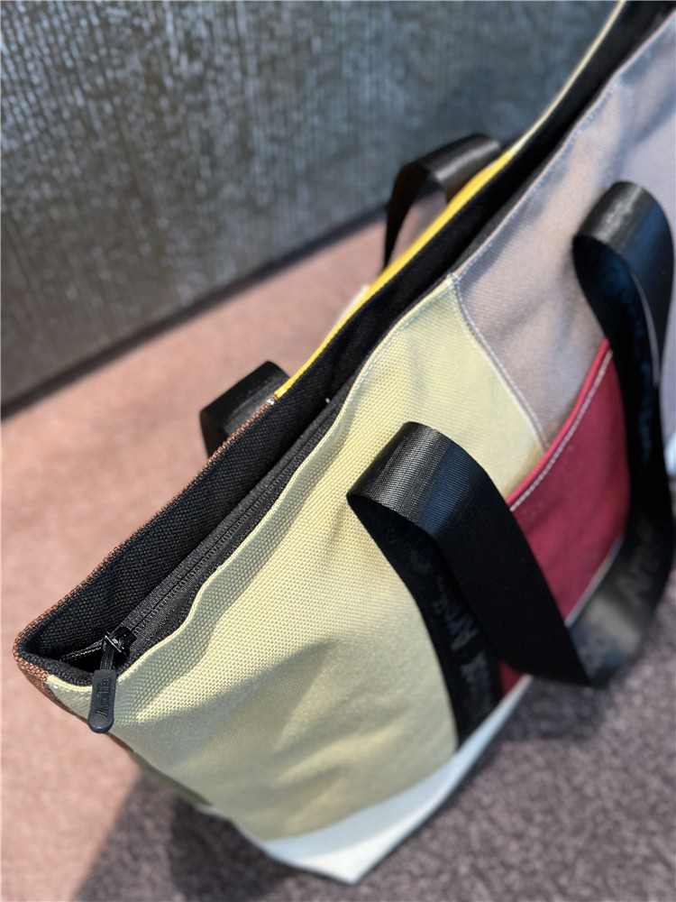 lightweight shoulder bag (5)